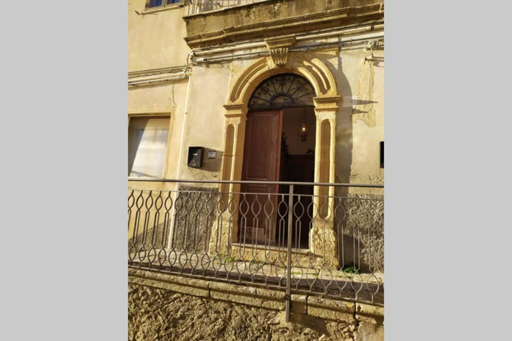Casa Ad Assoro, Al Centro Della Sicilia Exterior foto
